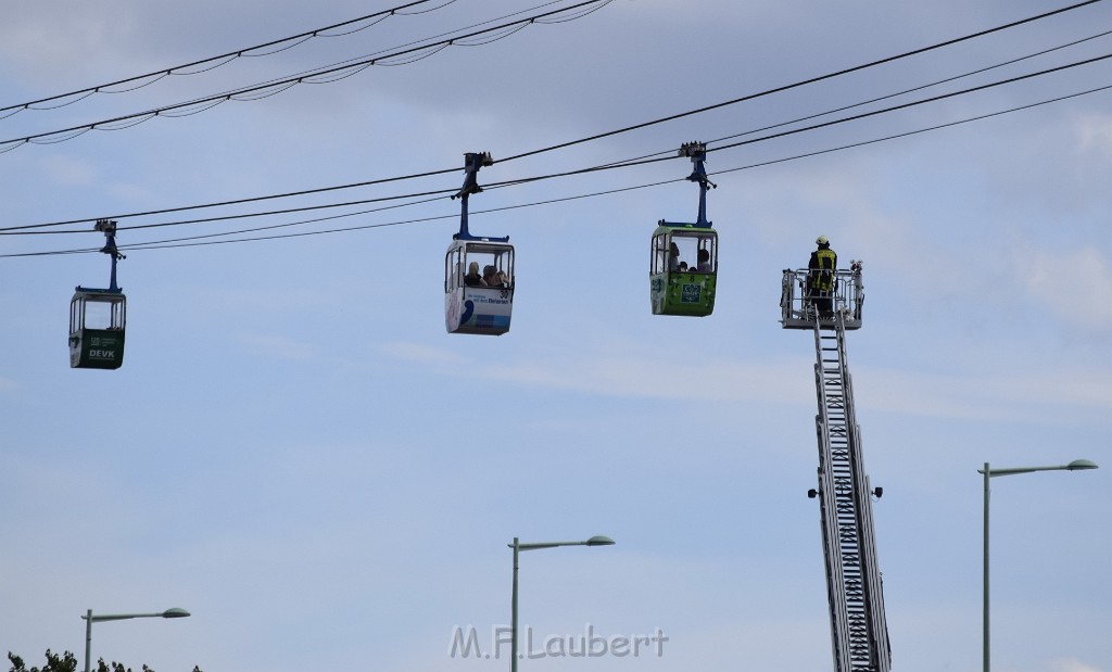 Koelner Seilbahn Gondel blieb haengen Koeln Linksrheinisch P132.JPG - Miklos Laubert